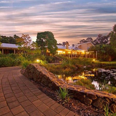 สเตย์ มาร์กาเร็ต ริเวอร์ Hotel Margaret River ภายนอก รูปภาพ