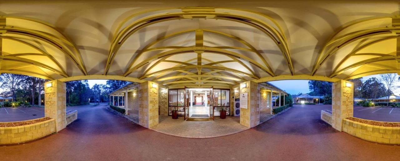 สเตย์ มาร์กาเร็ต ริเวอร์ Hotel Margaret River ภายนอก รูปภาพ